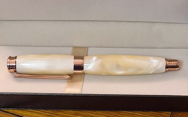 Kirinite Ivory Mother of Pearl pen blank