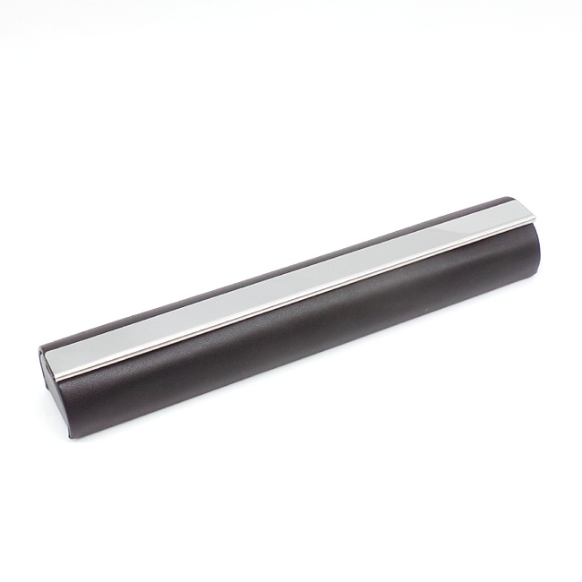 Leatherette pen box with chromed lateral flap magnetic closure