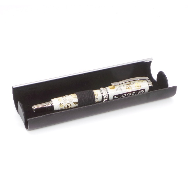 Leatherette pen box with chromed lateral flap magnetic closure